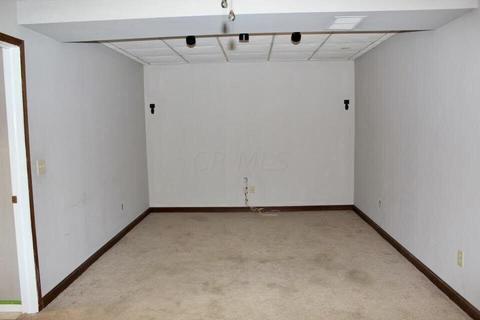 692 N Walnut St, Logan, OH 43138 photo 12