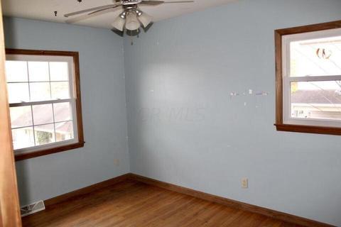 692 N Walnut St, Logan, OH 43138 photo 8
