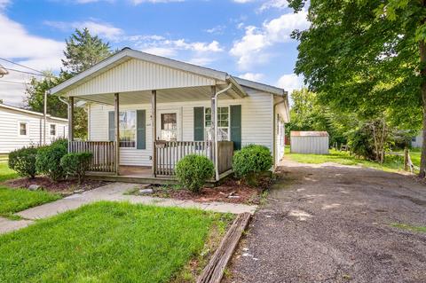 619 Pleasant St, Willard, OH 44890 photo 2