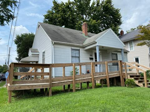 131 Hunter St, Newark, OH 43055 photo 1