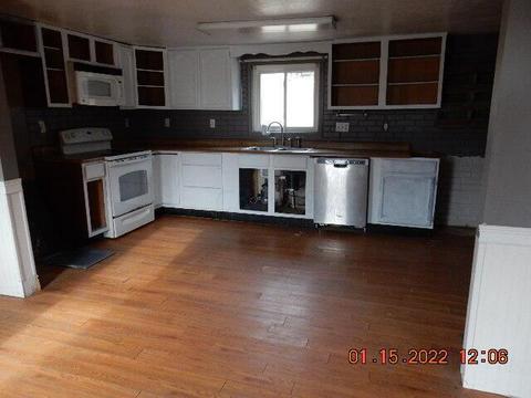 92 E 6th St, Fredericktown, OH 43019 photo 2
