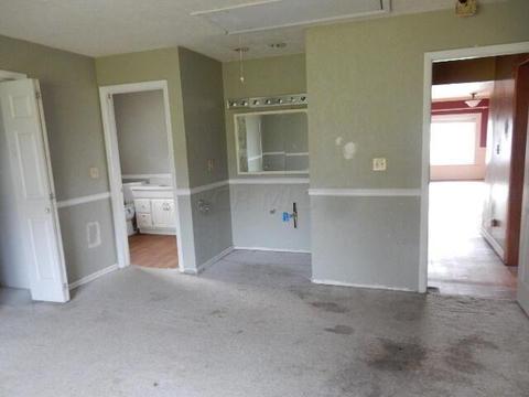 92 E 6th St, Fredericktown, OH 43019 photo 6