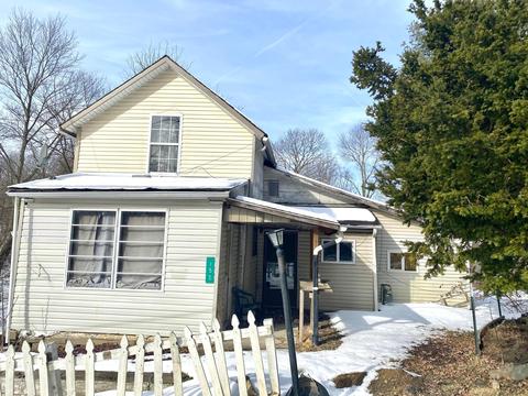 152 E Jones St, Corning, OH 43730 photo 1