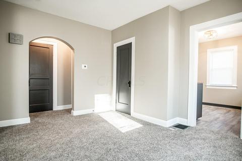 146 E Mill St, Circleville, OH 43113 photo 9