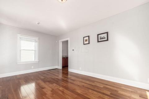 220 E Pacemont Rd, Columbus, OH 43202 photo 4