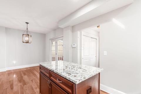 220 E Pacemont Rd, Columbus, OH 43202 photo 13