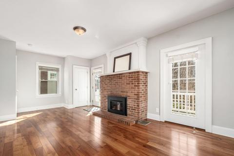 220 E Pacemont Rd, Columbus, OH 43202 photo 2