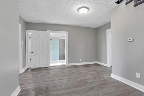 221 E Mound St, Circleville, OH 43113 photo 10
