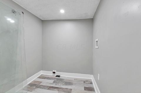 221 E Mound St, Circleville, OH 43113 photo 8