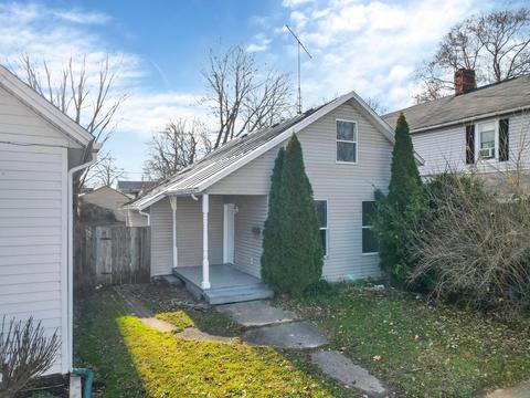 221 E Mound St, Circleville, OH 43113 photo 1
