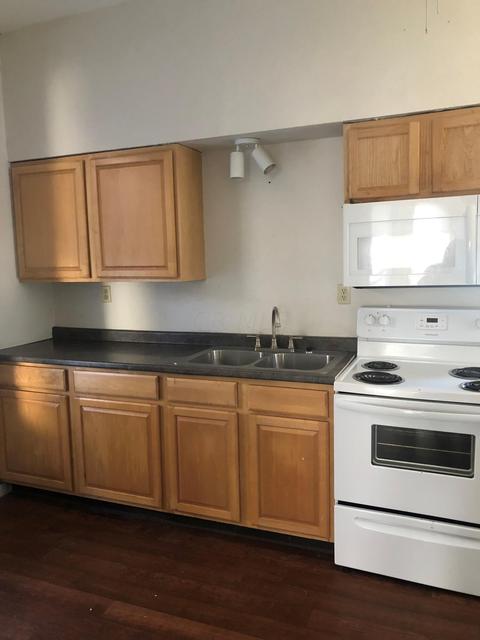 175 E William St, Delaware, OH 43015 photo 3