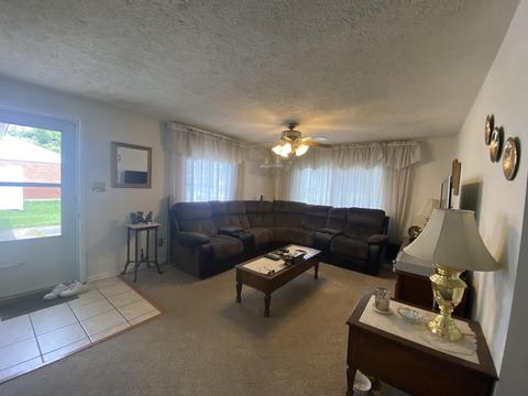 305 Cherokee Dr, Circleville, OH 43113 photo 3