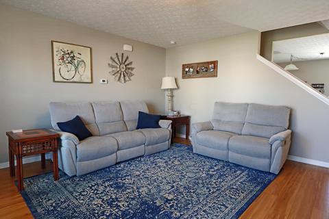 1395 Ithaca Dr, Columbus, OH 43228 photo 2