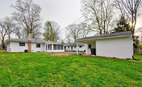 558 E Stanton Ave, Columbus, OH 43214 photo 2