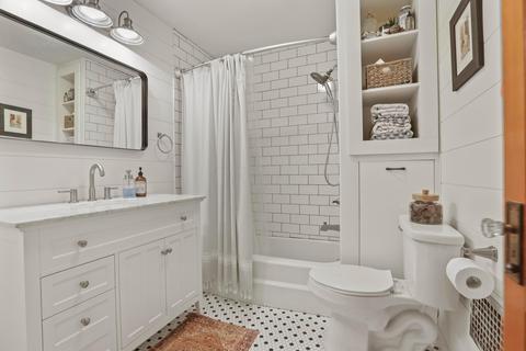 130 E Pacemont Rd, Columbus, OH 43202 photo 27