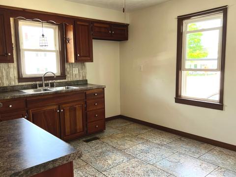 220 W Corwin St, Circleville, OH 43113 photo 8