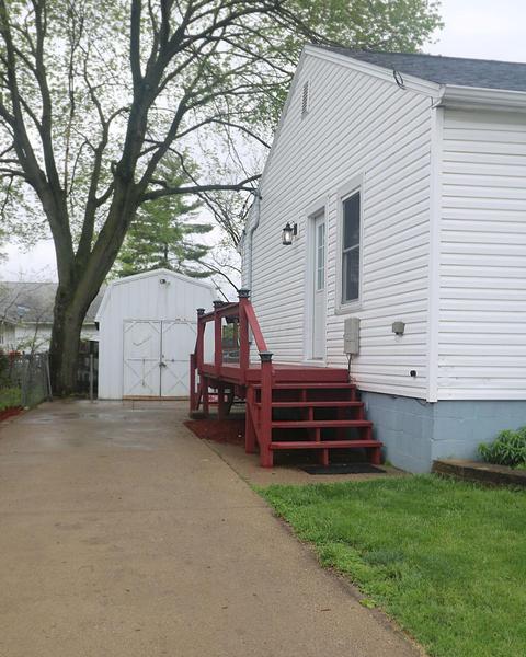 220 W Corwin St, Circleville, OH 43113 photo 3