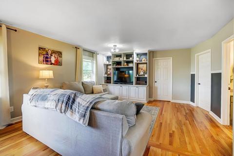 60 E Douglas St, Johnstown, OH 43031 photo 3