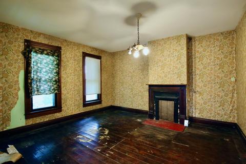 341 E Chestnut St, Lancaster, OH 43130 photo 3