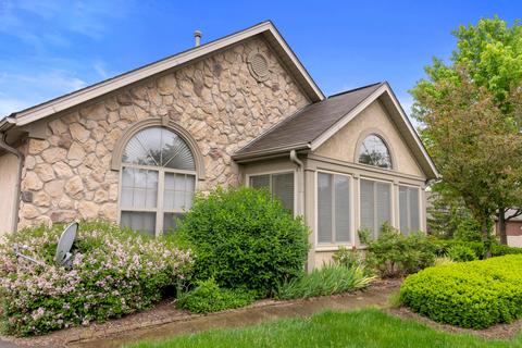 126 Stonebend Dr, Powell, OH 43065 photo 2