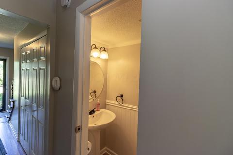 119 Stornoway Dr E, Columbus, OH 43213 photo 16