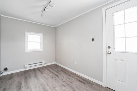 220 W Mill St, Circleville, OH 43113 photo 4