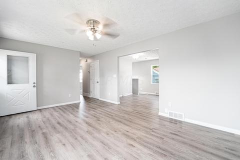 220 W Mill St, Circleville, OH 43113 photo 11