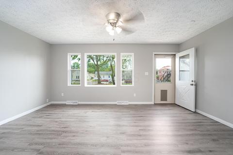 220 W Mill St, Circleville, OH 43113 photo 9