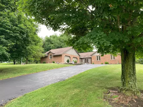 401 Echo Dr, Newark, OH 43055 photo 2