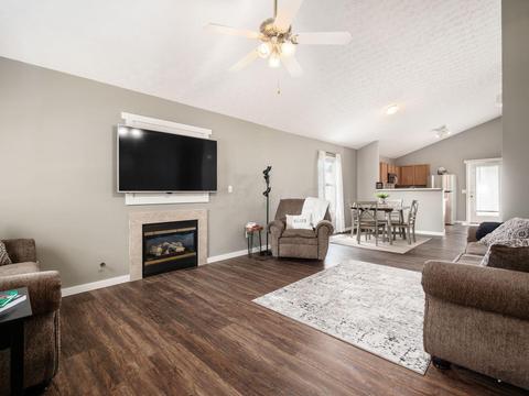 185 Bartlett St, Delaware, OH 43015 photo 2