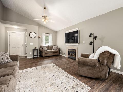 185 Bartlett St, Delaware, OH 43015 photo 3