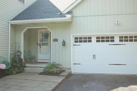 3225 Smiley Rd, Columbus, OH 43221 photo 2