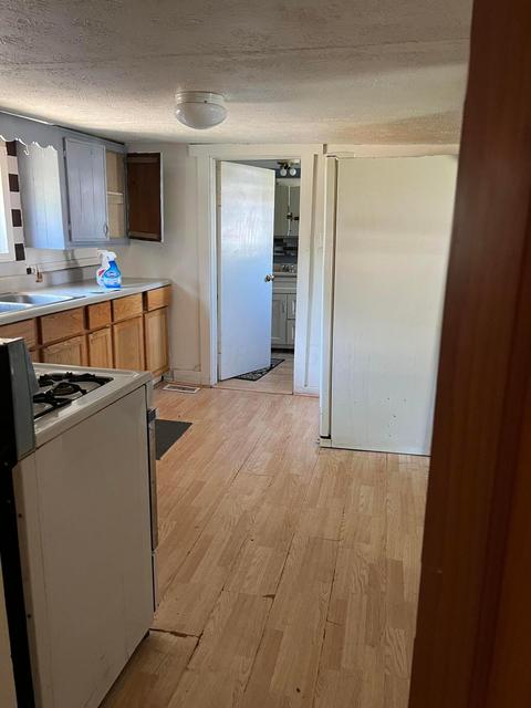 379 Walnut St, Circleville, OH 43113 photo 2
