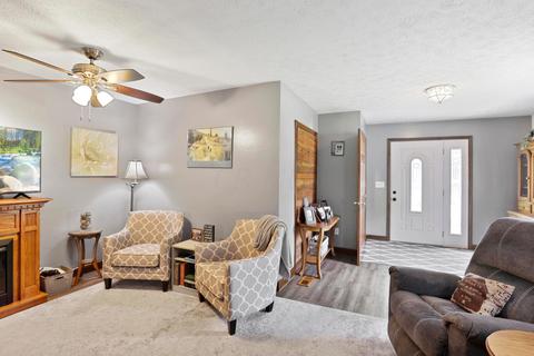 84 W North St, Lithopolis, OH 43136 photo 9