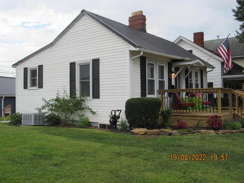 451 E Franklin St, Circleville, OH 43113 photo 3