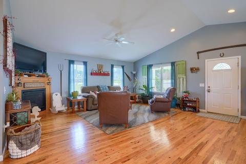 222 E South St, Lithopolis, OH 43136 photo 5