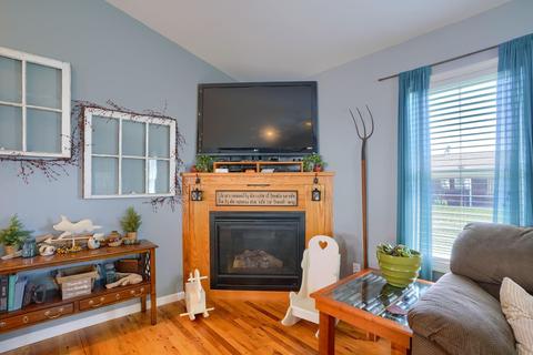 222 E South St, Lithopolis, OH 43136 photo 7