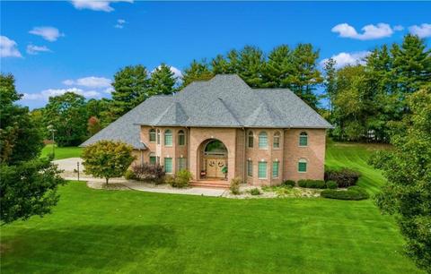 1786 Longhill Dr, Zanesville, OH 43701