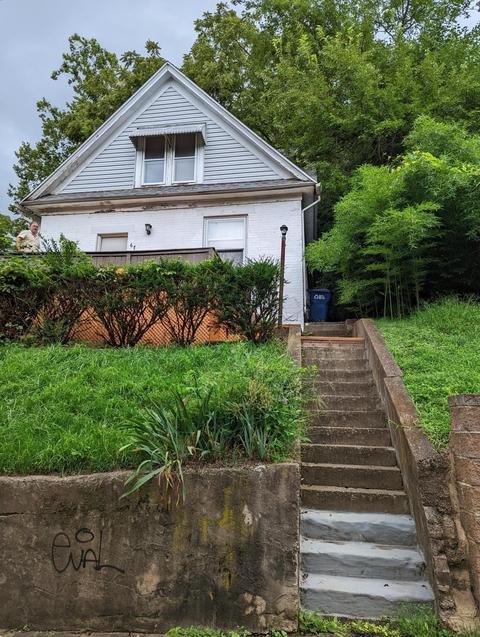 67 Grosvenor St, Athens, OH 45701