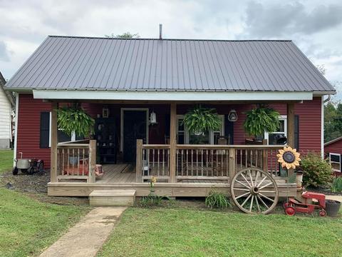 821 Clark St, Philo, OH 43771 photo 1