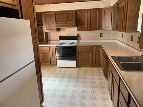 165 Corning Ave, Corning, OH 43730 photo 22