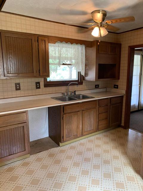 165 Corning Ave, Corning, OH 43730 photo 10