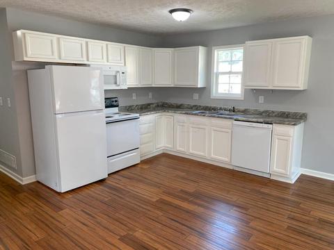 445 Watt St, Circleville, OH 43113 photo 2