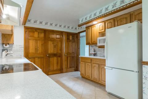 3215 E Pitchin Rd, Springfield, OH 45502 photo 8