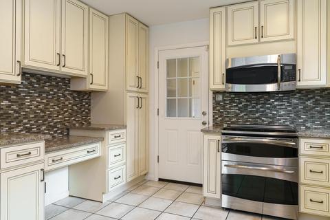 236 Danhurst Rd, Columbus, OH 43228 photo 4