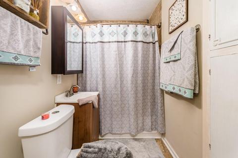2466 E Howard Rd, Obetz, OH 43207 photo 13