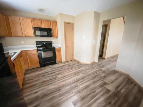 287 Iris Trail Dr, Galloway, OH 43119 photo 2