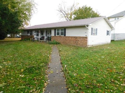 201 Hocking Ave, Logan, OH 43138 photo 1