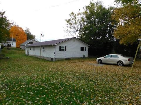 201 Hocking Ave, Logan, OH 43138 photo 3