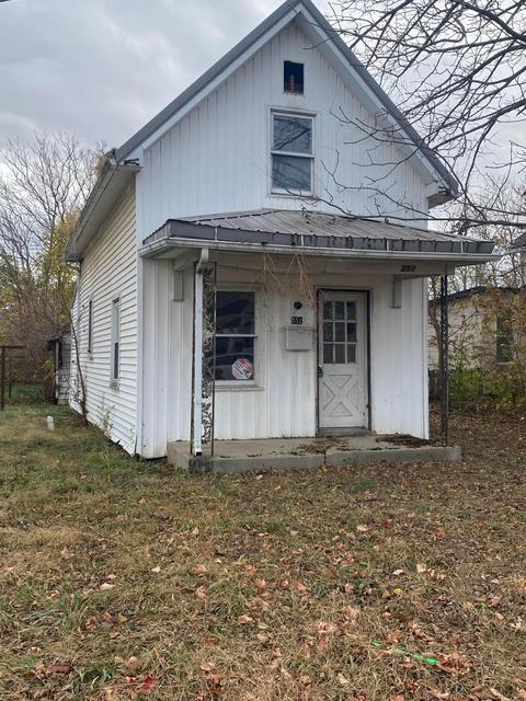 351 Walnut St, Circleville, OH 43113 photo 2